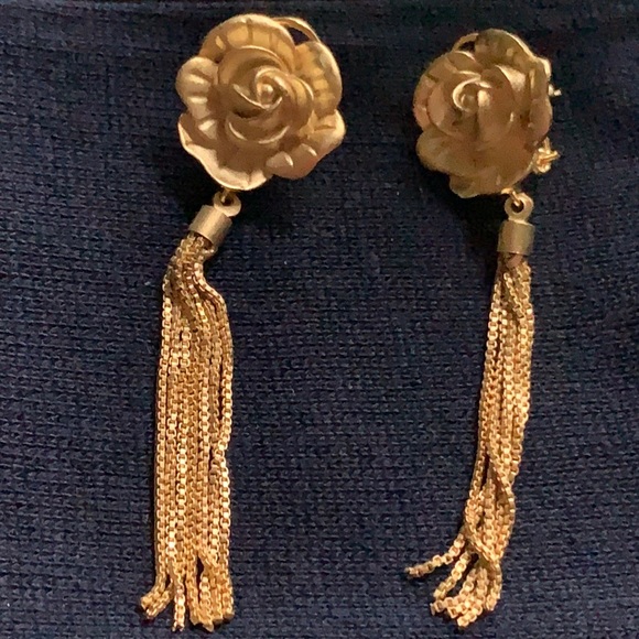 Dainty Rose earrings Matte Gold Finish 🌹🌹 NEW - Picture 1 of 4